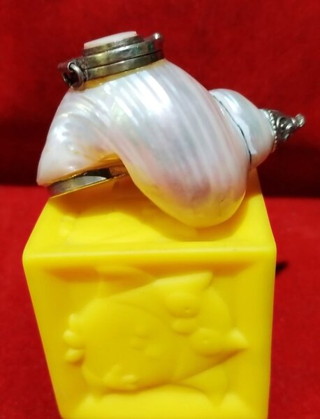 Tabachera antica de prizat tutun